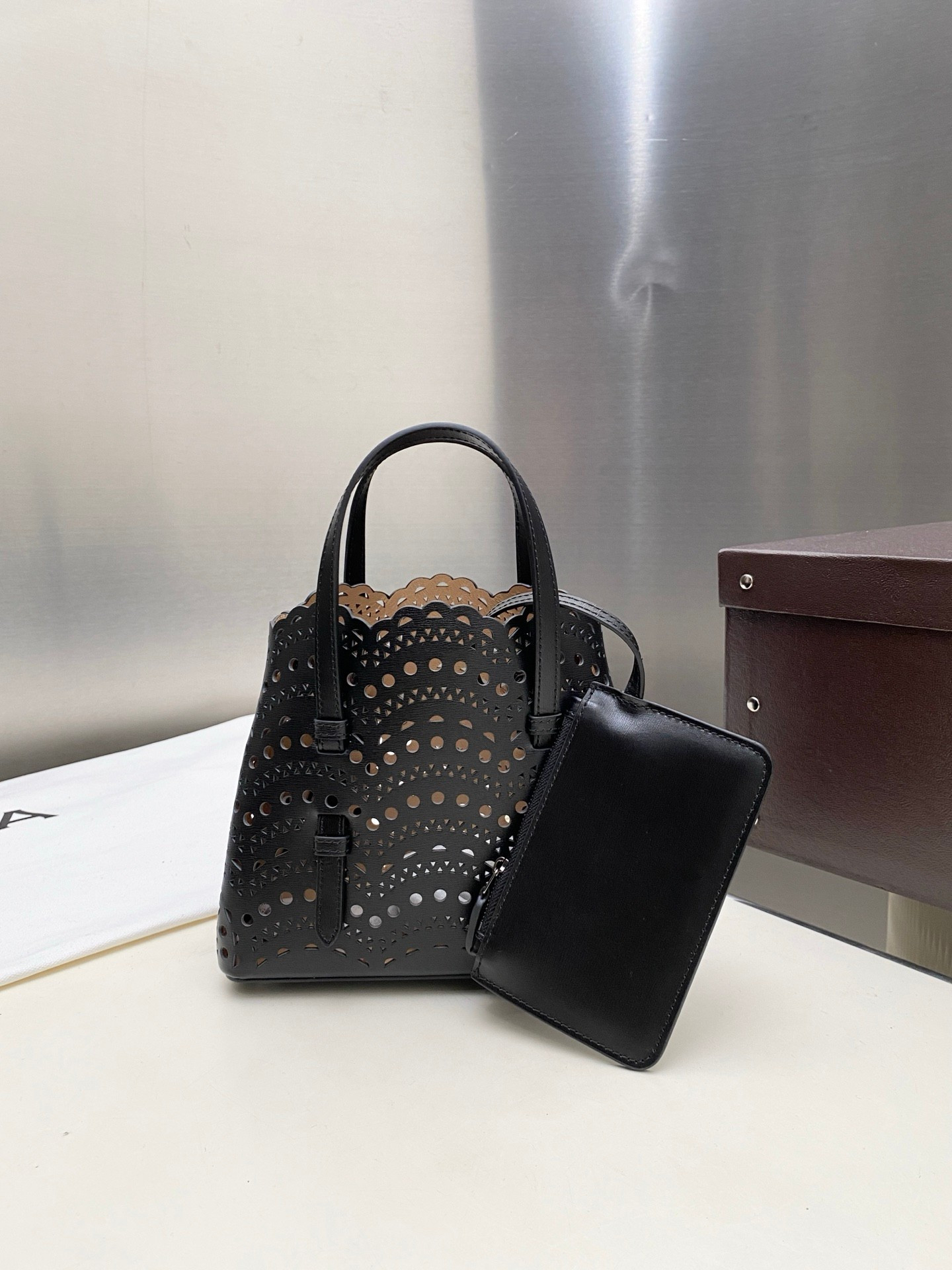 ALAÏA Mina 20 bag 20x17x10cm