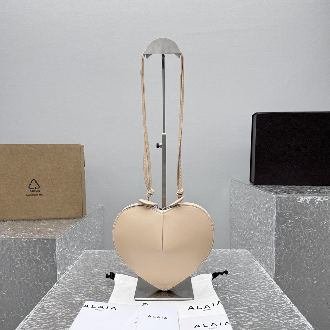 ALAÏA Le Coeur Heart Bag 18.5x20.5x5cm