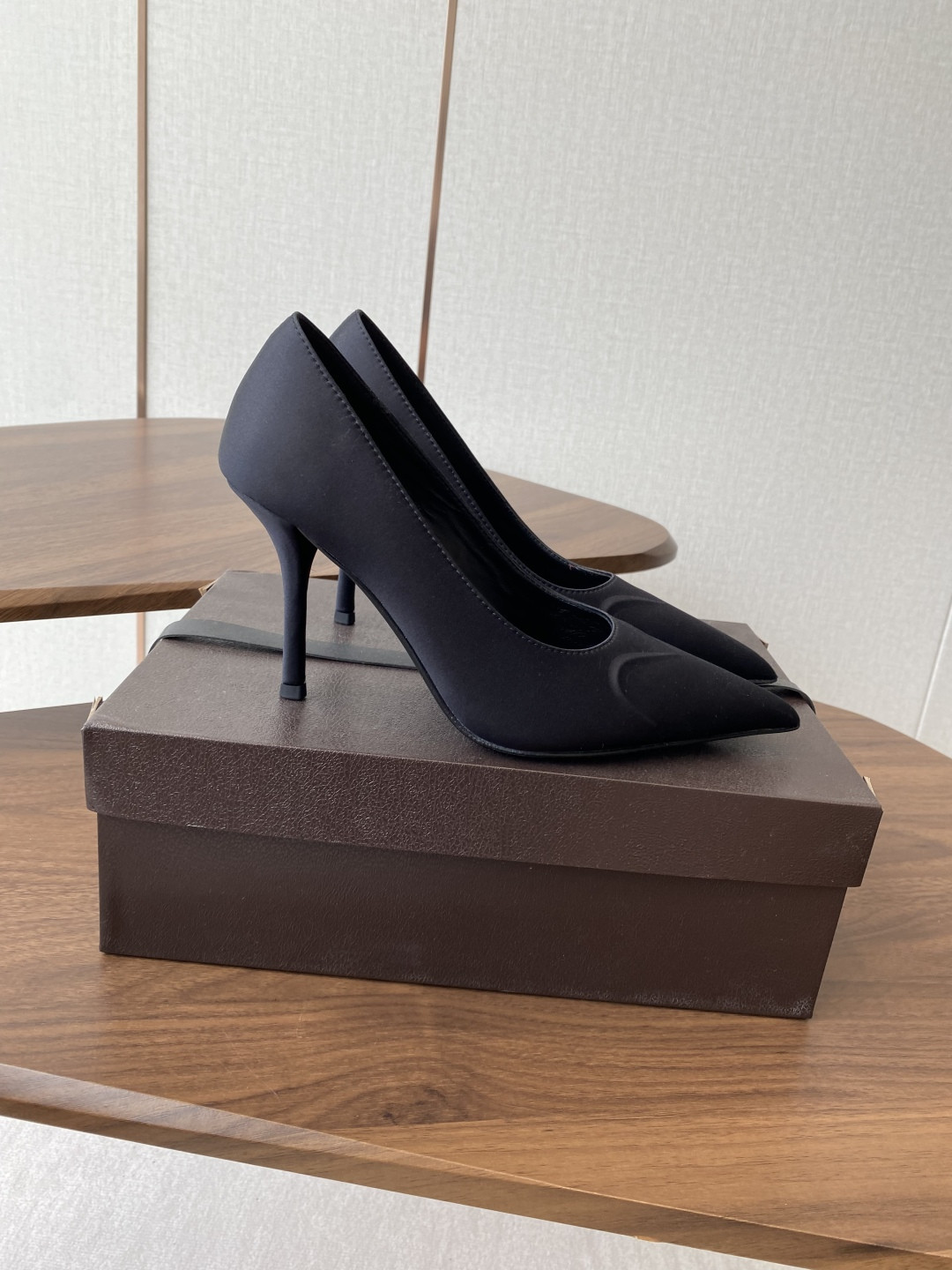 UA Alaia Pointy-Toe Pumps 9cm Heel(Customized Size 7-10 days production time)