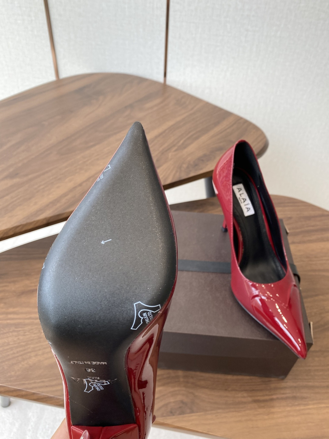 UA Alaia Pointy-Toe Pumps 9cm Heel(Customized Size 7-10 days production time)
