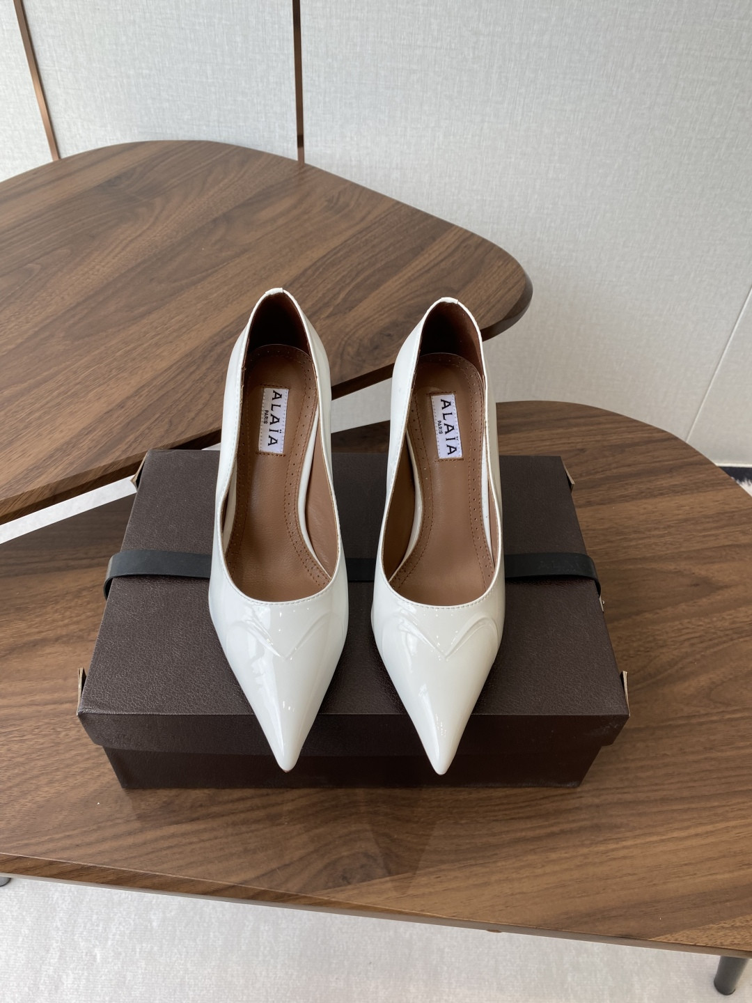 UA Alaia Pointy-Toe Pumps 9cm Heel(Customized Size 7-10 days production time)