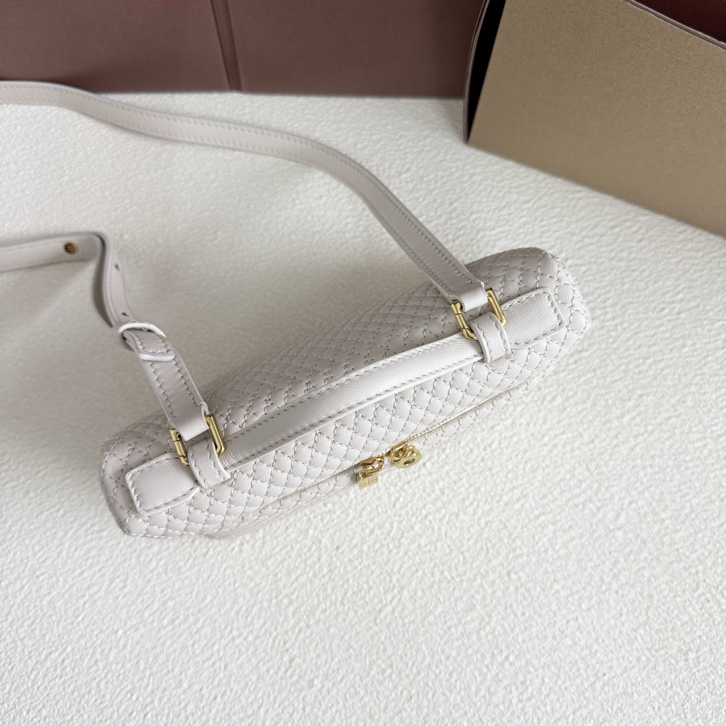L**o p*ana extra pocket l19 lambskin 19x11.5x7cm