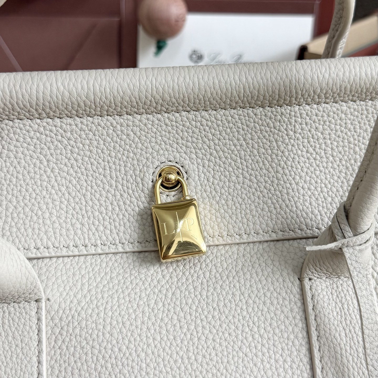 L**o p*ana loom l25 calfskin 25x18x12.5cm