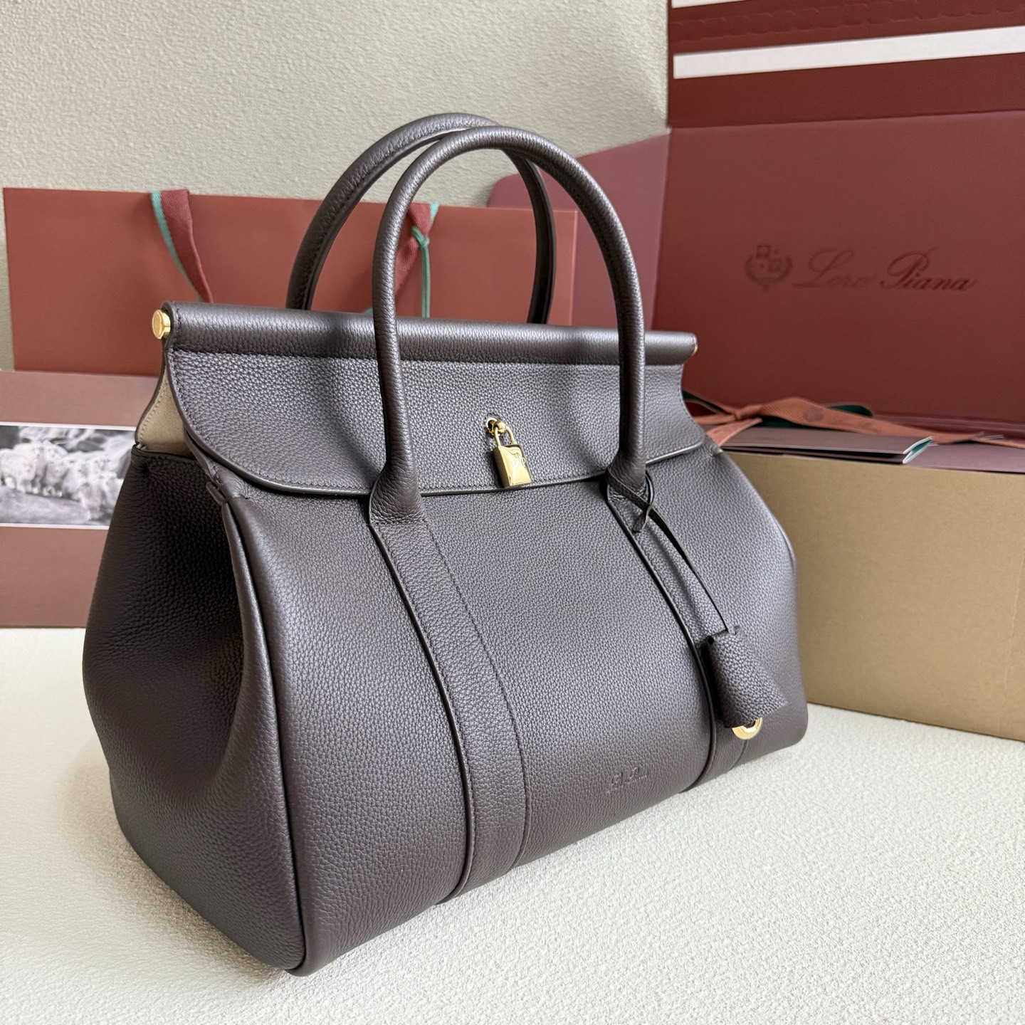 L**o p*ana loom l32 calfskin 33x23x18cm