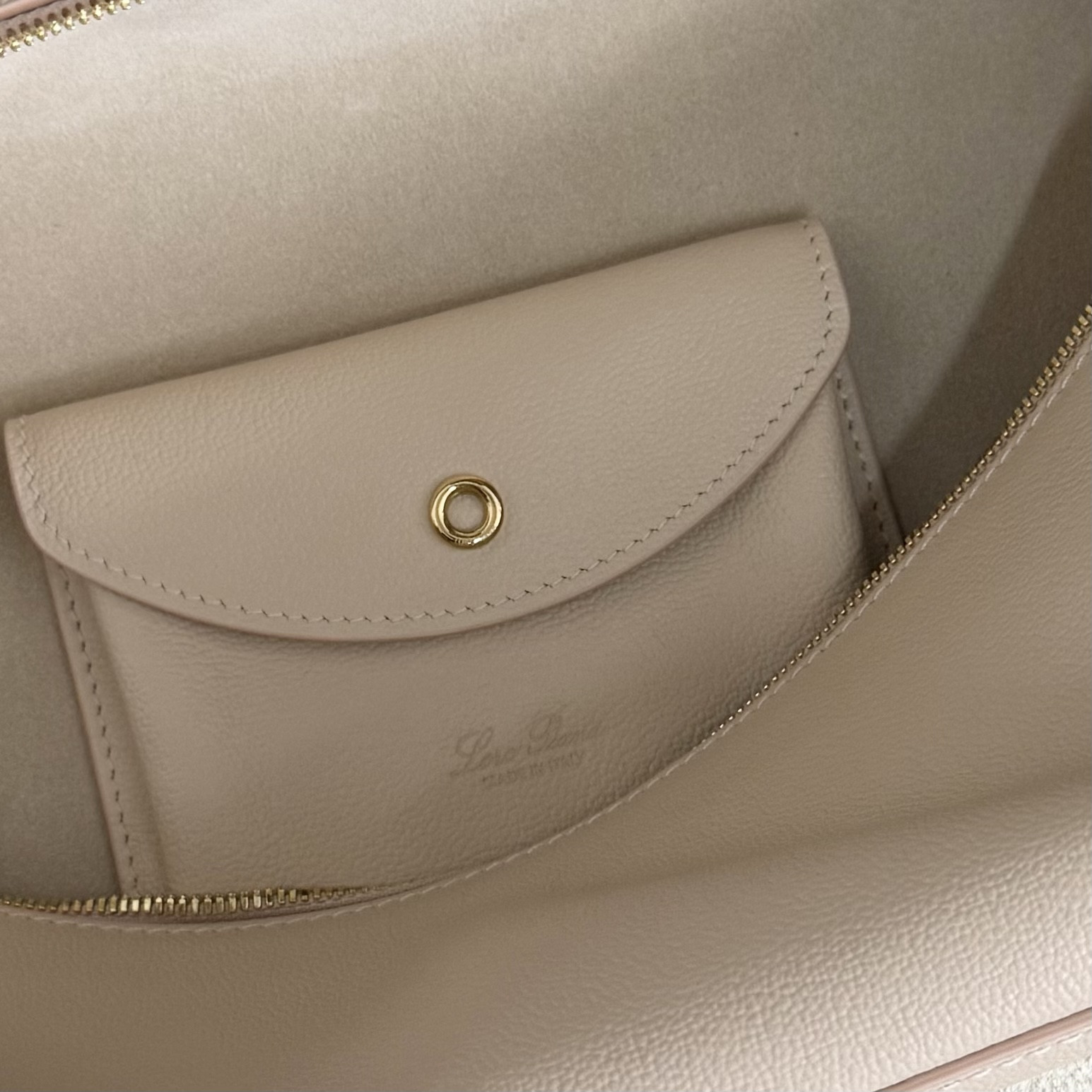 L**o p*ana extra pocket l27 calfskin 16x27x10cm