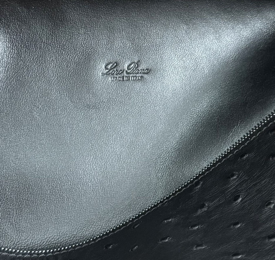 L**o p*ana extra pocket l27 ostrich-grained leather 16x27x10cm
