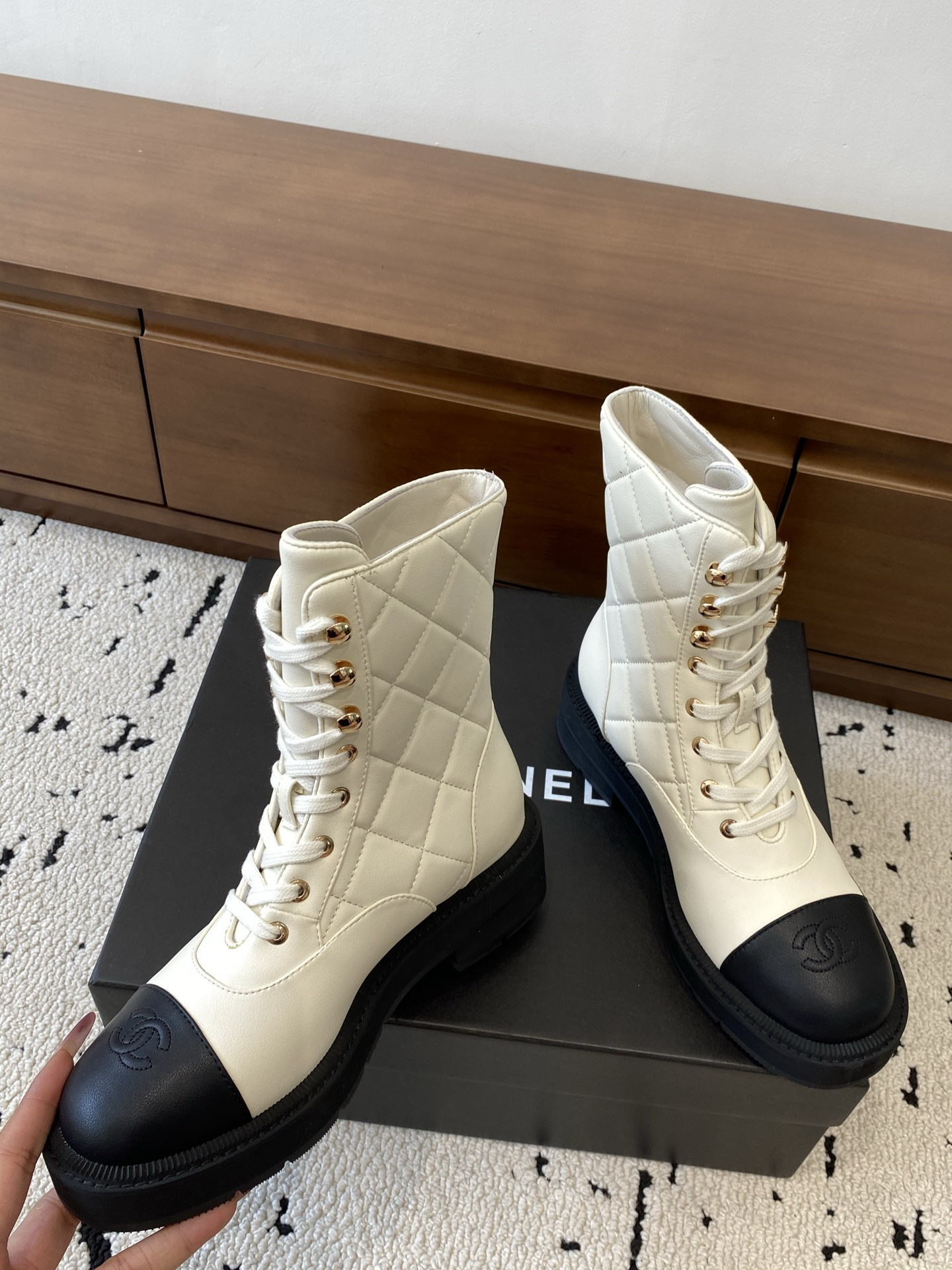 ua Ch*el boots