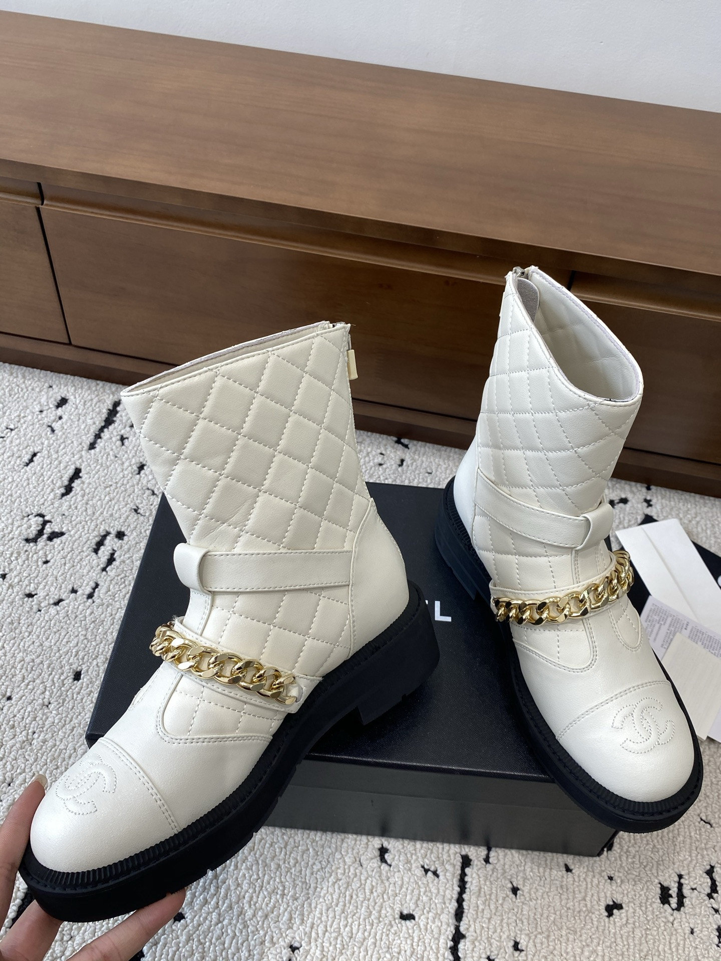 ua Ch*el boots