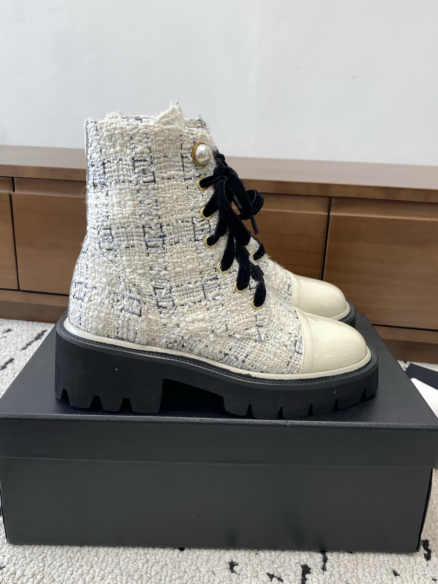 ua Ch*el boots