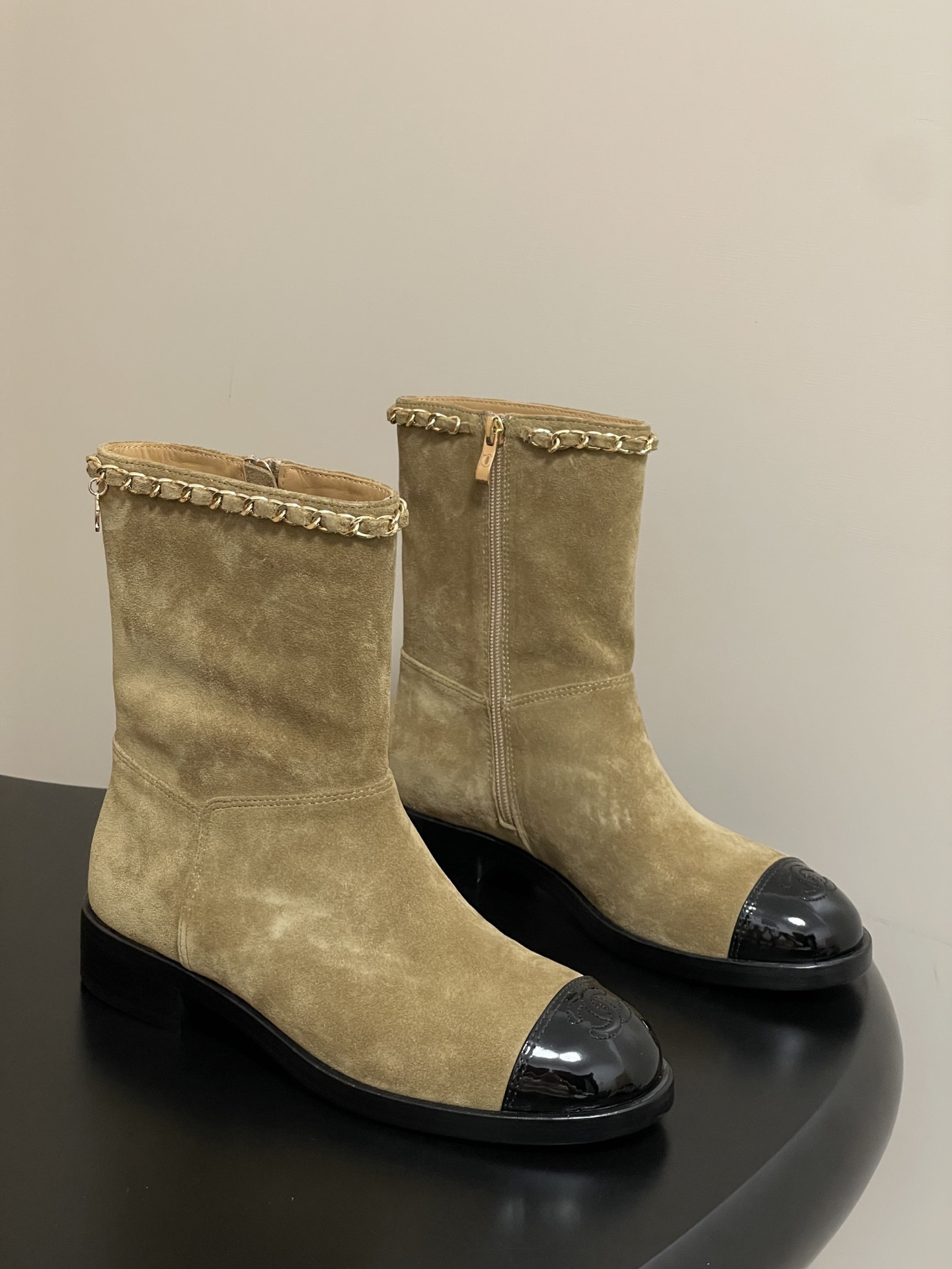 ua Ch*el boots