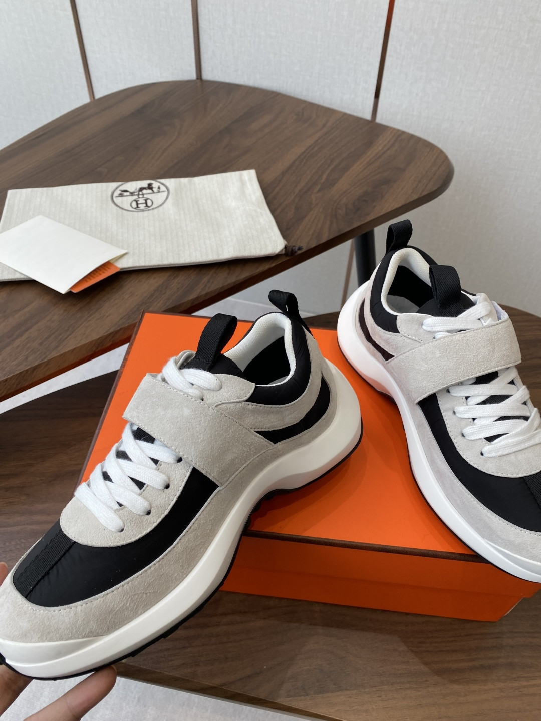 ua H**me5 loop sneaker