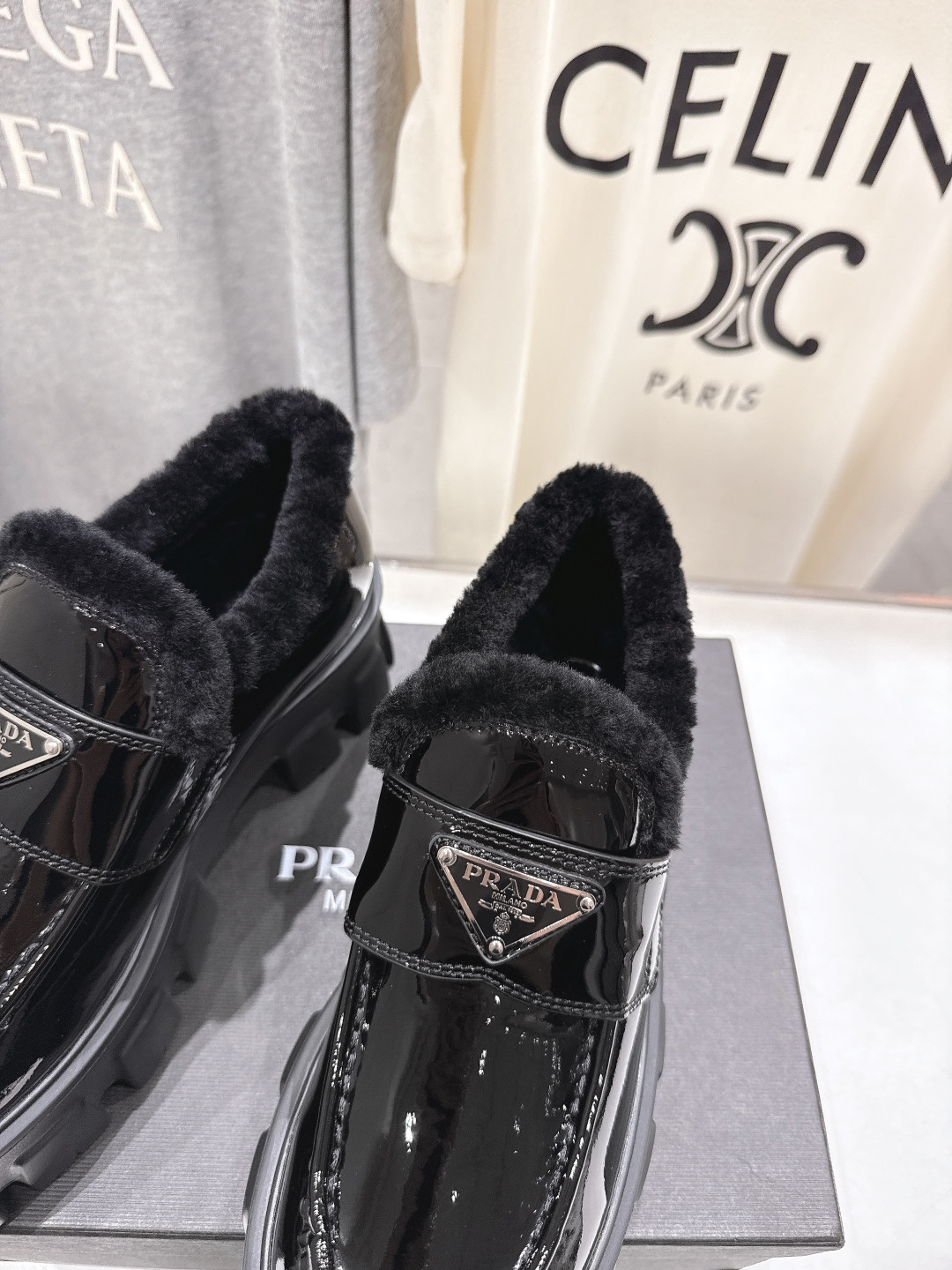 ua Pra*a loafers