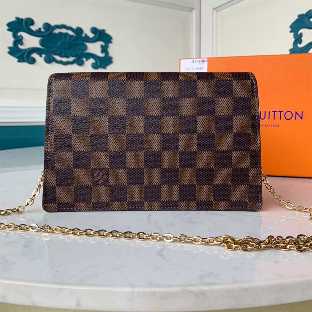 l**is V*t*n croisette chain wallet