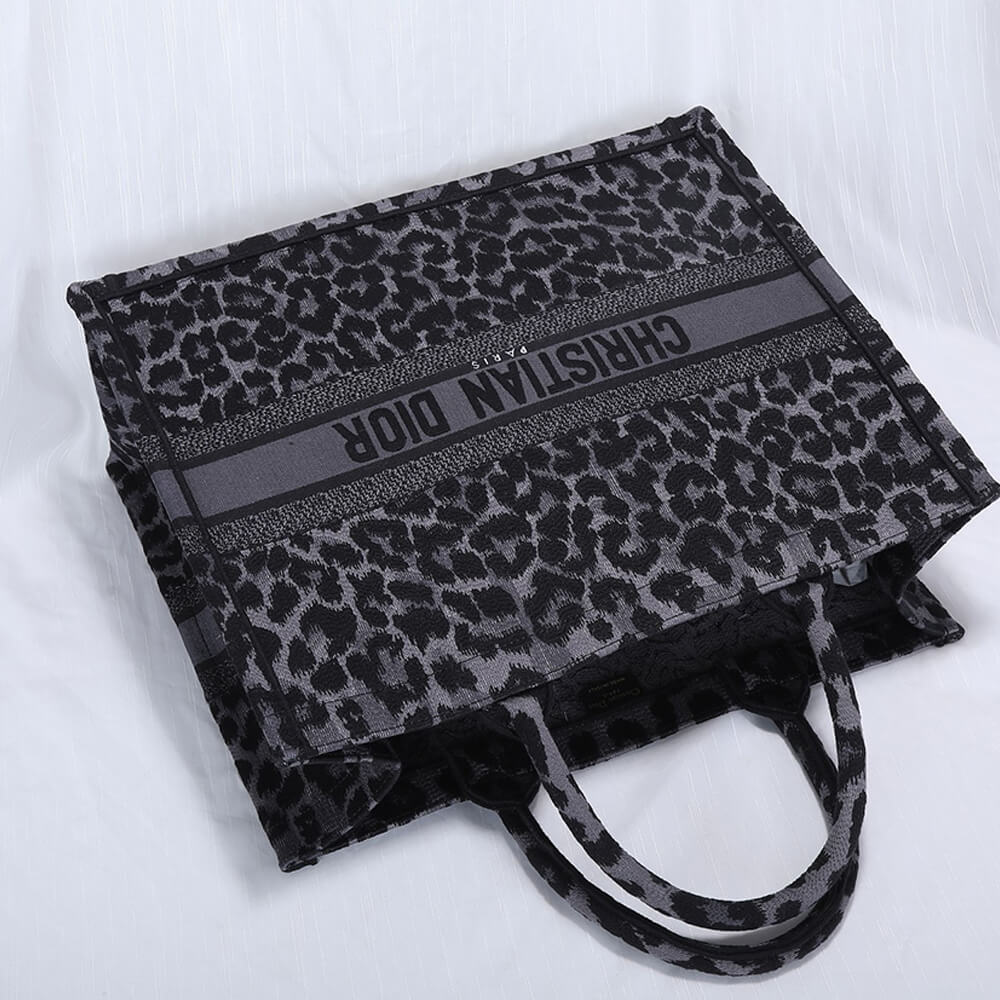 large D*or book tote