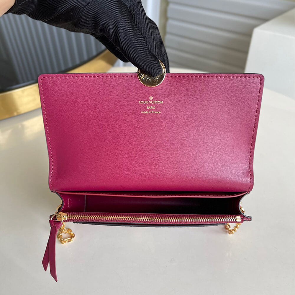 l**is V*t*n flore chain wallet