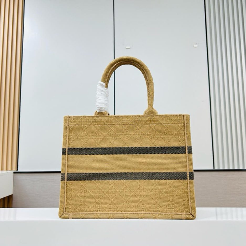 medium D*or book tote